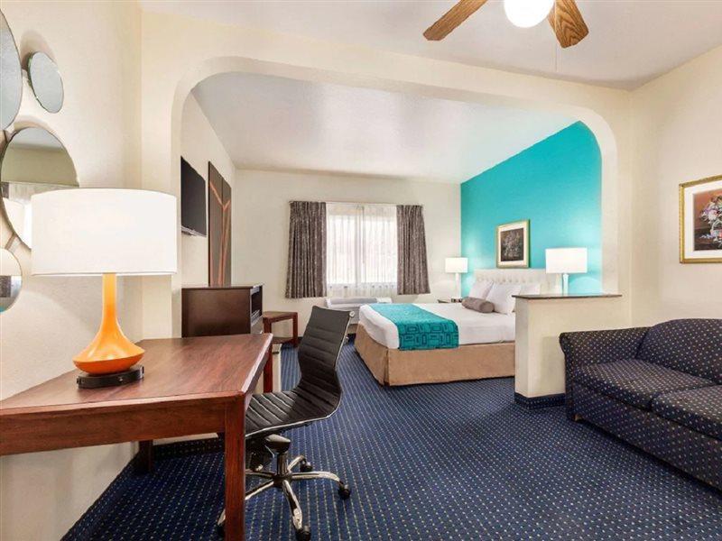 Howard Johnson By Wyndham San Antonio Hotel & Suites Exterior foto
