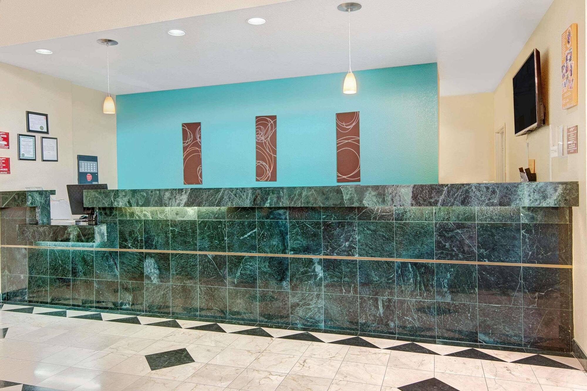 Howard Johnson By Wyndham San Antonio Hotel & Suites Exterior foto